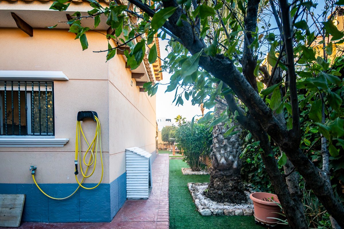 Amplia villa con 4 dormitorios y 2 baños en Benfis Park