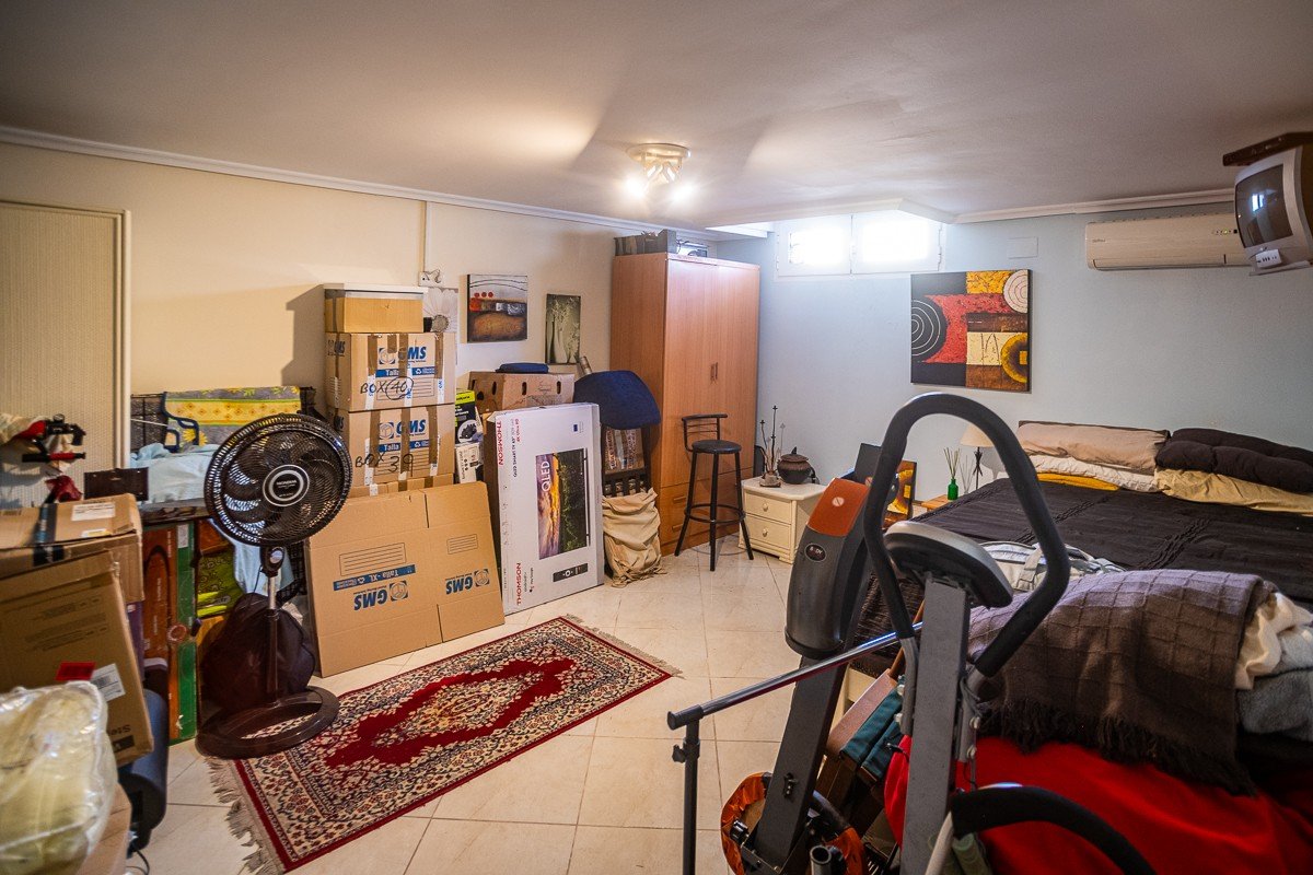 Preciosa villa con 6 dormitorios, 6 baños, azotea, alarma y piscina privada