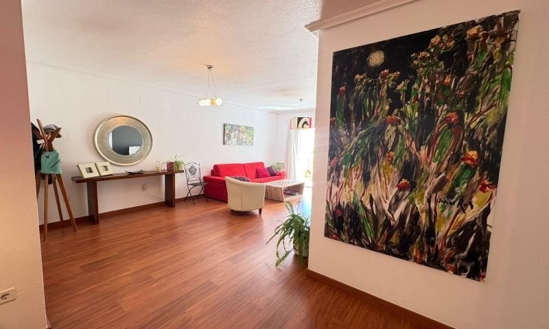 EEspectacular y espacioso apartamento en planta baja con 2 dormitorios, 2 baños y vistas a la piscina