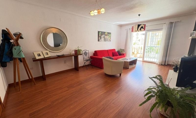 EEspectacular y espacioso apartamento en planta baja con 2 dormitorios, 2 baños y vistas a la piscina