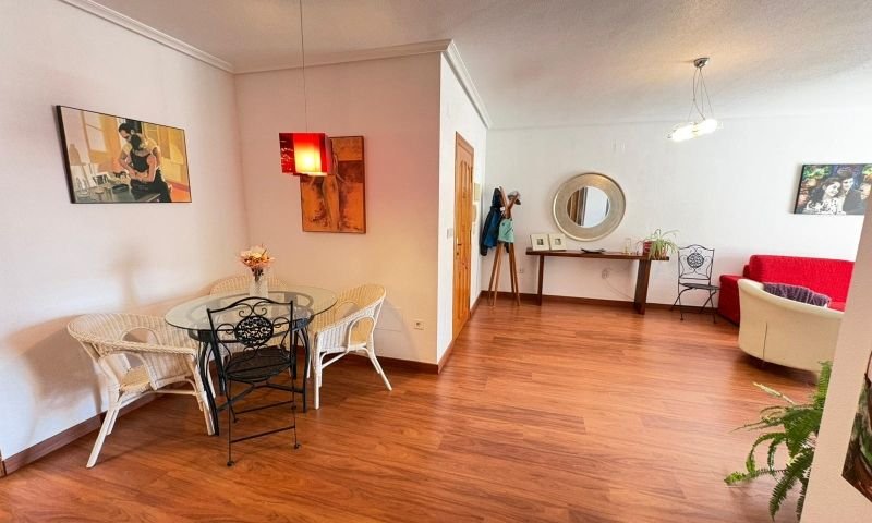 EEspectacular y espacioso apartamento en planta baja con 2 dormitorios, 2 baños y vistas a la piscina