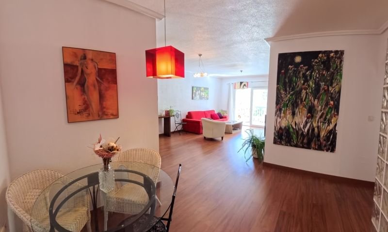 EEspectacular y espacioso apartamento en planta baja con 2 dormitorios, 2 baños y vistas a la piscina