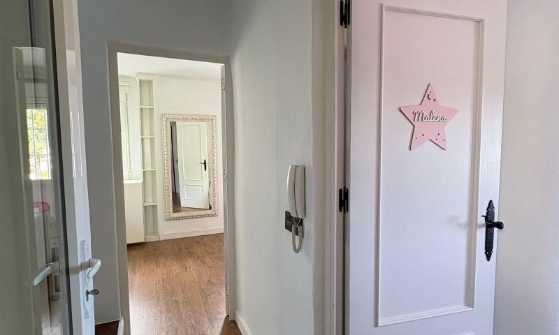 Casa independiente de estilo rústico-moderno con piscina privada, jacuzzi y sótano