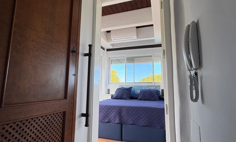 Casa independiente de estilo rústico-moderno con piscina privada, jacuzzi y sótano