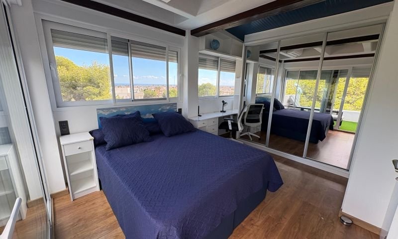 Casa independiente de estilo rústico-moderno con piscina privada, jacuzzi y sótano