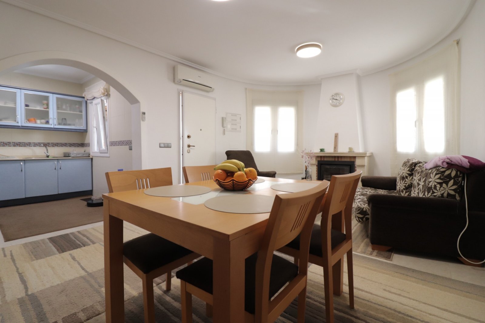 Villa de 3 dormitorios y 2 baños con piscina privada en Monteazul