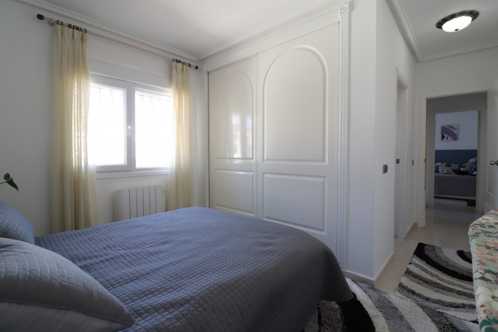 Villa de 3 dormitorios y 2 baños con piscina privada en Monteazul