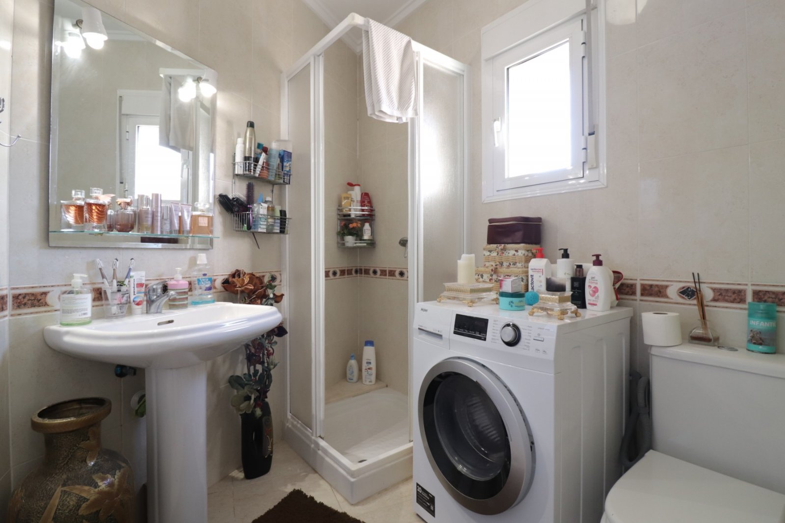 Villa de 3 dormitorios y 2 baños con piscina privada en Monteazul