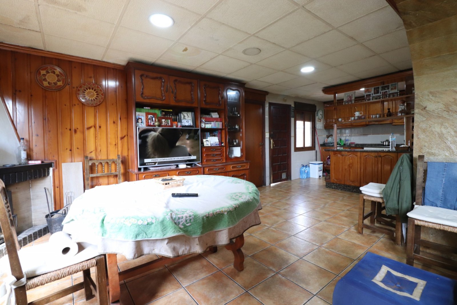Casa independiente con 5 dormitorios, 2 baños, garaje y bonitas vistas