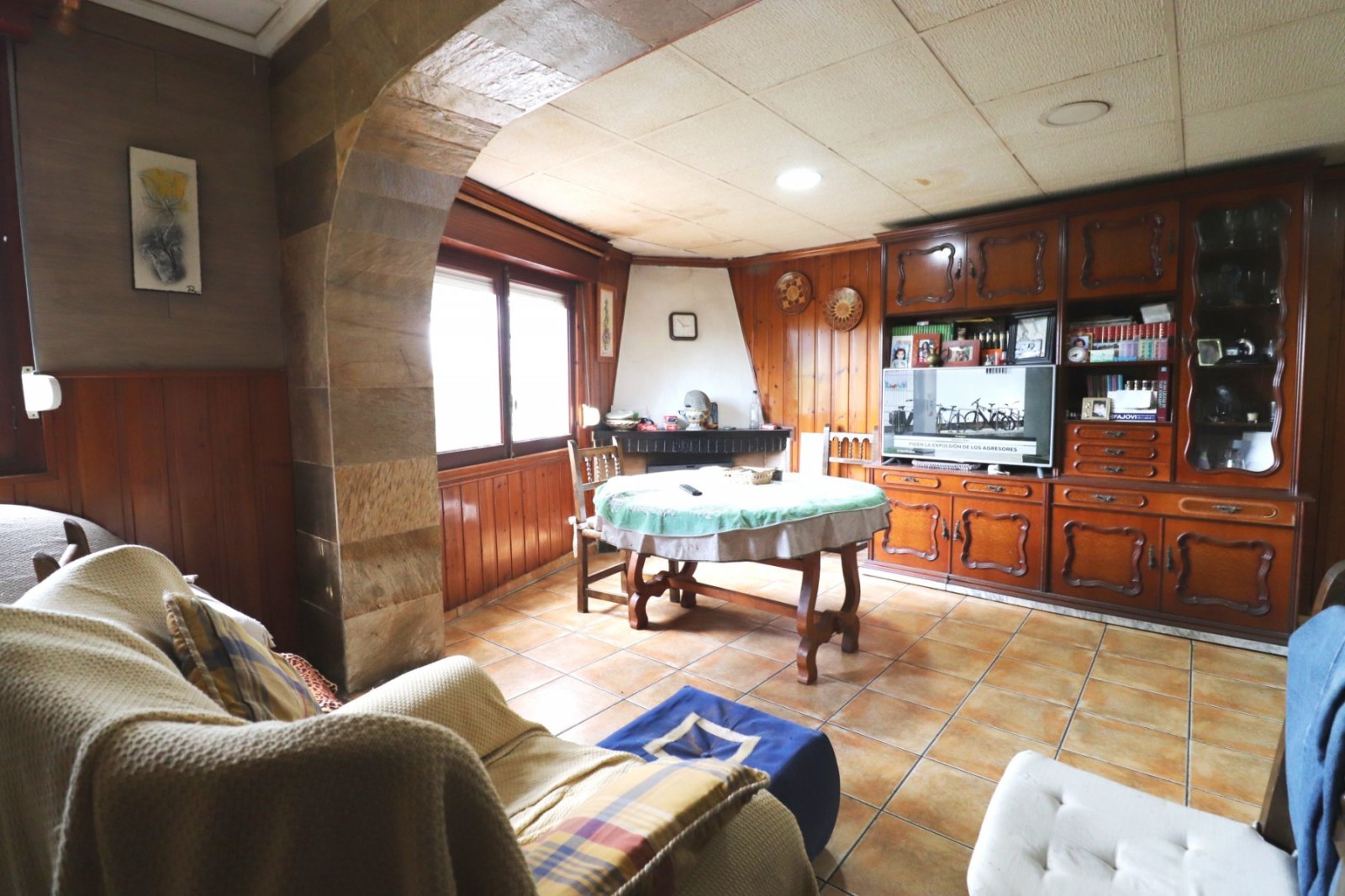 Casa independiente con 5 dormitorios, 2 baños, garaje y bonitas vistas
