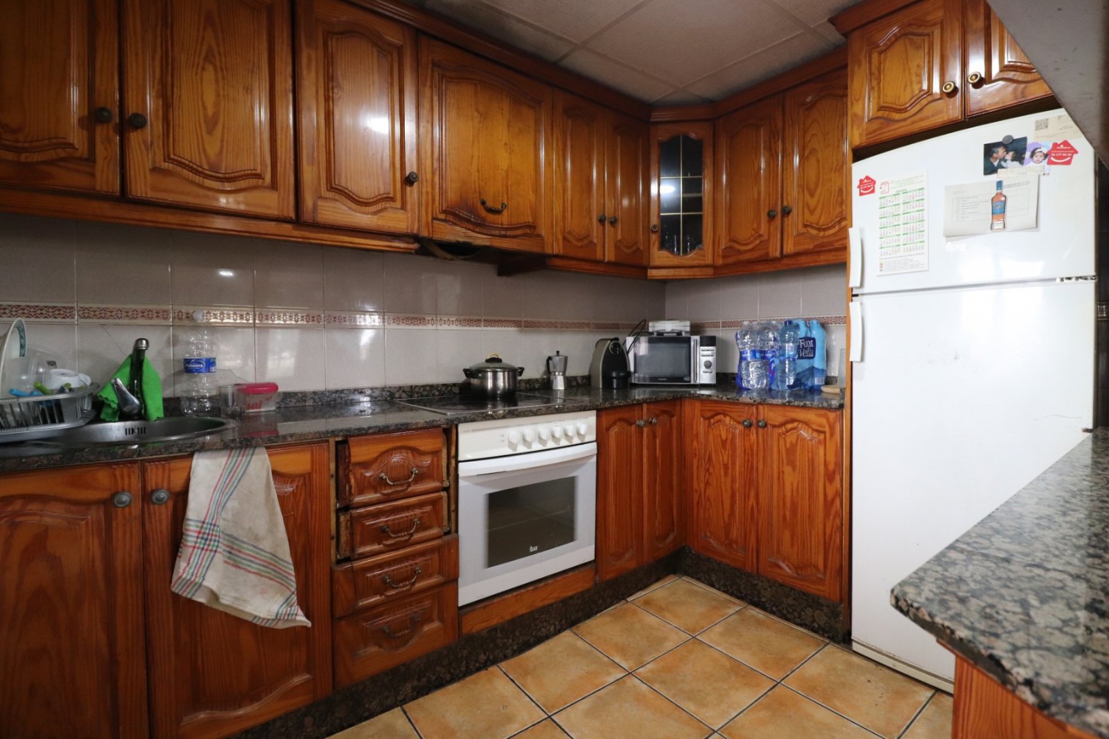 Casa independiente con 5 dormitorios, 2 baños, garaje y bonitas vistas