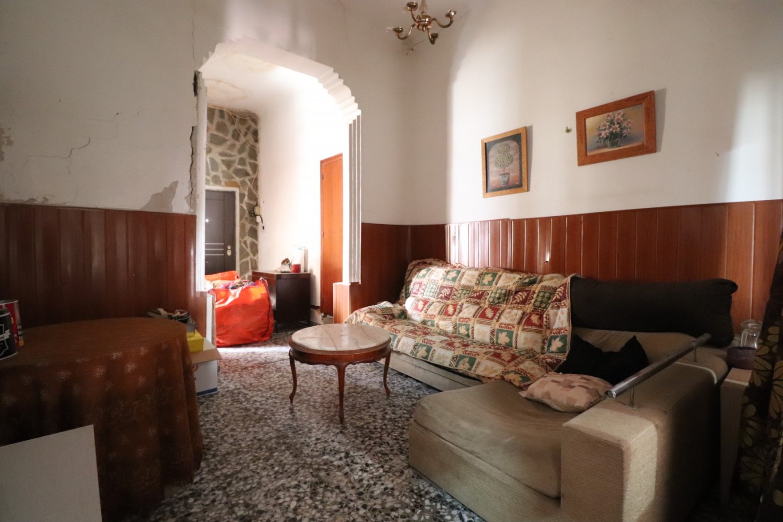 Casa independiente con 5 dormitorios, 2 baños, garaje y bonitas vistas