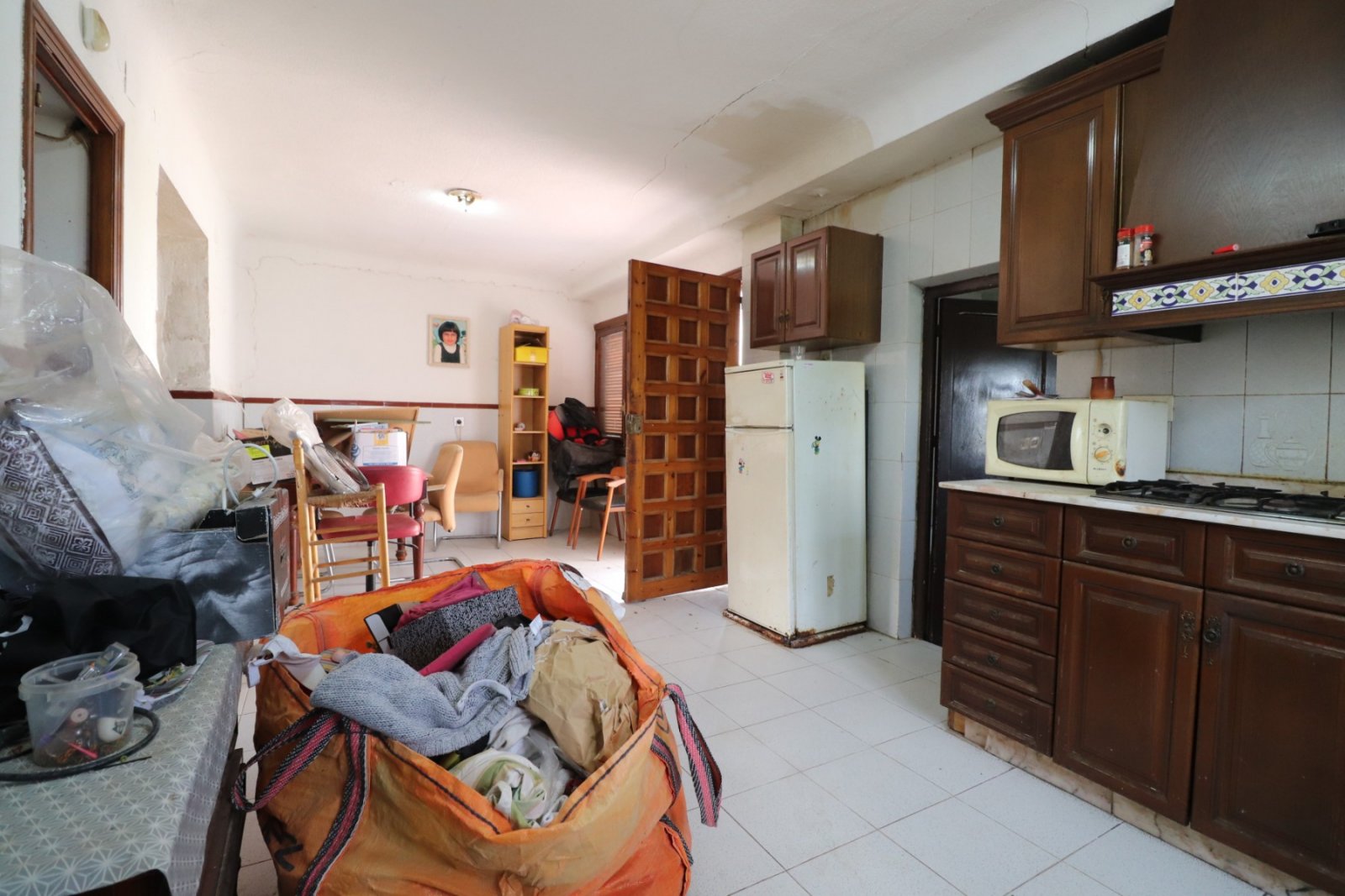 Casa independiente con 5 dormitorios, 2 baños, garaje y bonitas vistas