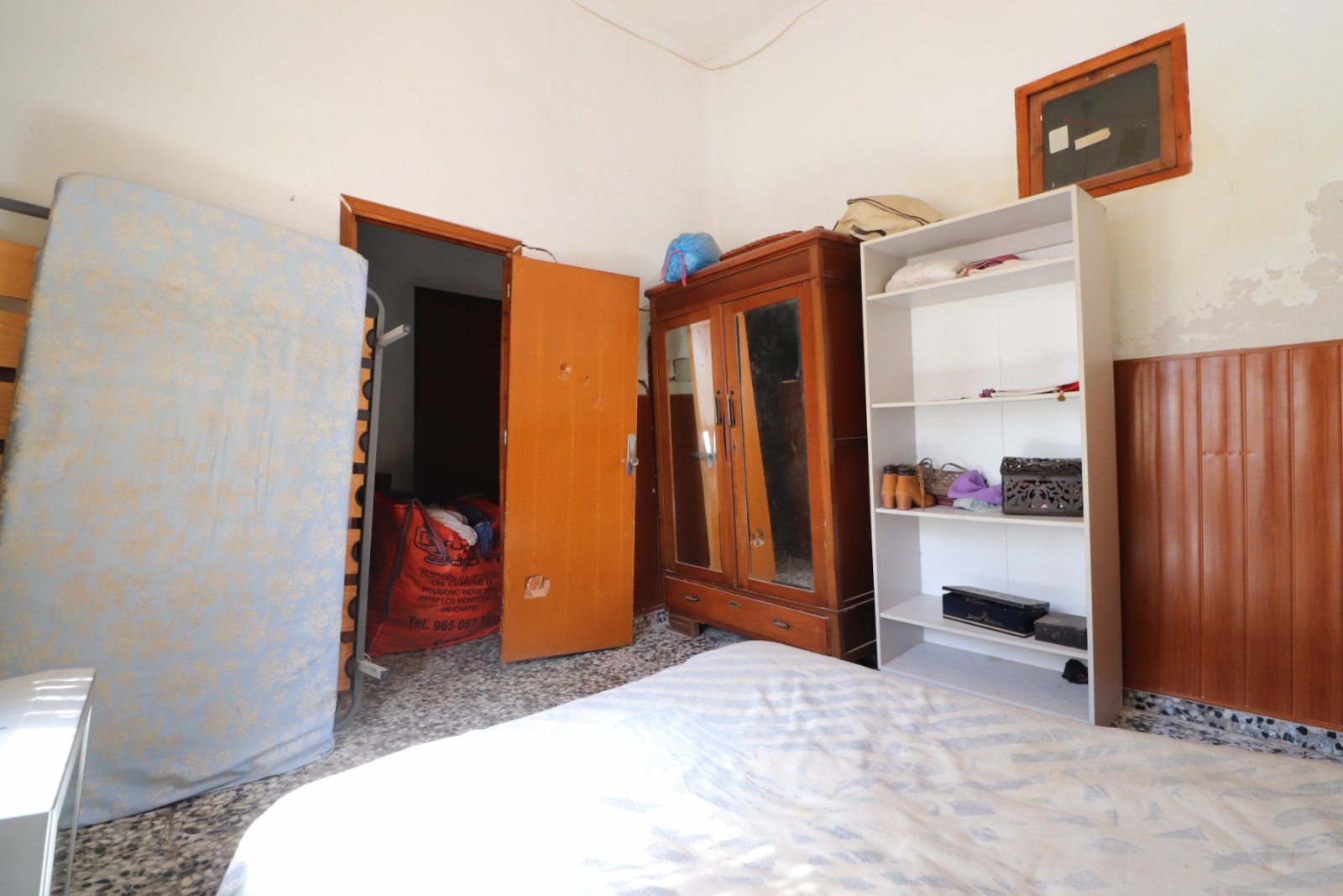 Casa independiente con 5 dormitorios, 2 baños, garaje y bonitas vistas