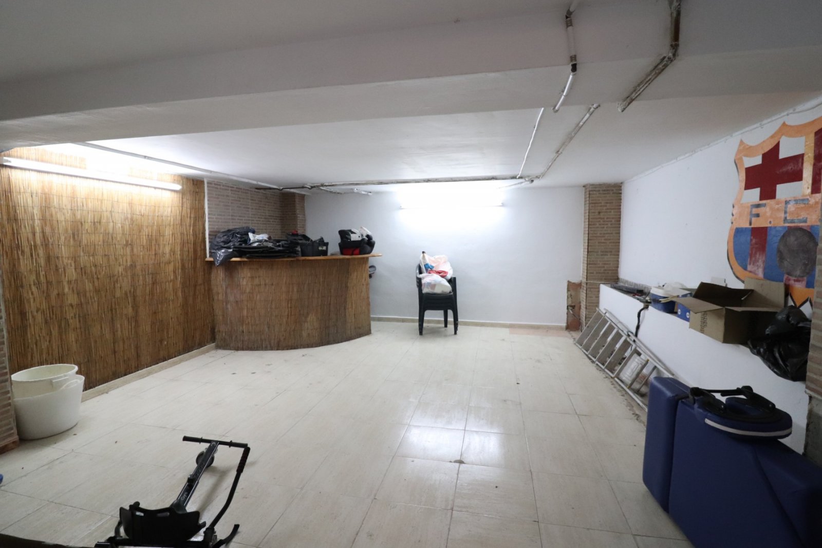 Villa con 3 dormitorios, 1 baño, 1 aseo de invitados, garaje y piscina privada