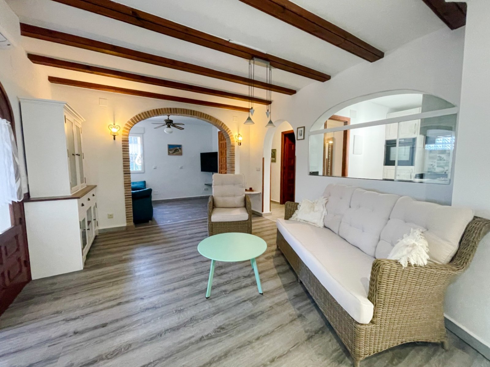 Amplia villa con 5 dormitorios, 3 baños, aseo de invitados y piscina privada