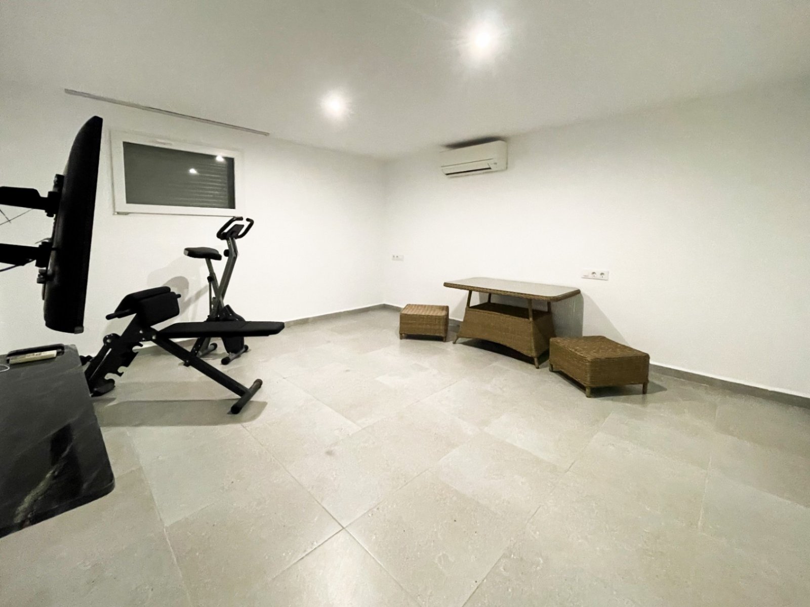 Amplia villa con 5 dormitorios, 3 baños, aseo de invitados y piscina privada