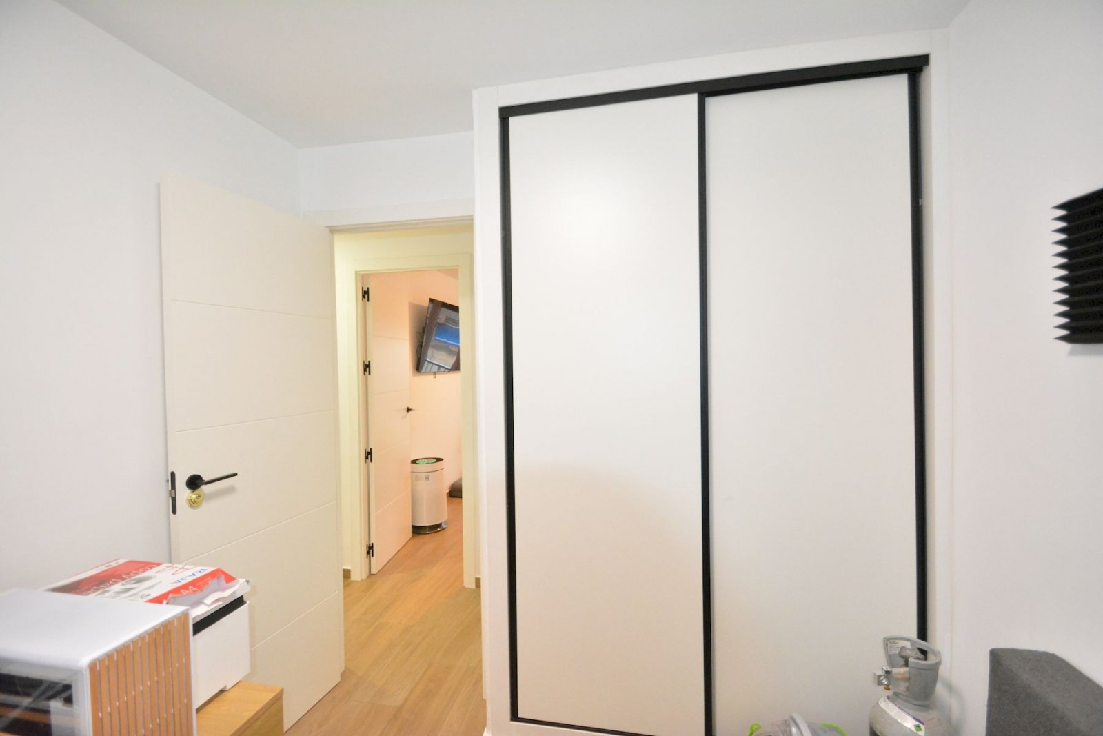 Apartamento renovado con 3 dormitorios, 2 baños y plaza de garaje subterráneo a solo 200 m de la playa