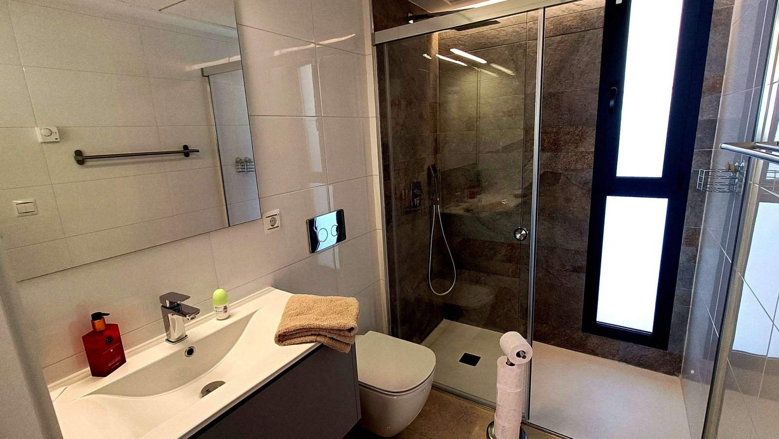 Impresionante villa de 3 dormitorios, 3 baños, azotea, piscina privada y fantásticas vistas en La Finca Golf and Spa Resort