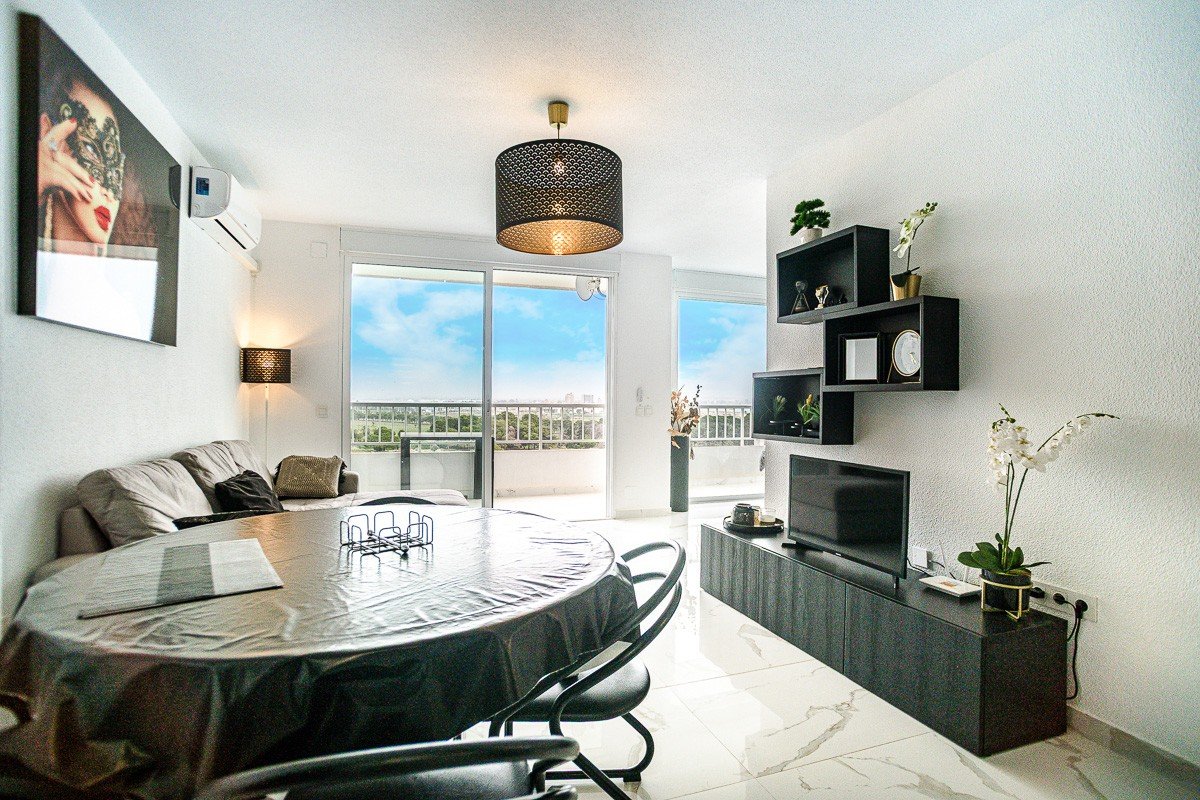 Apartamento bellamente renovado en Punta Prima a solo 300 metros del mar