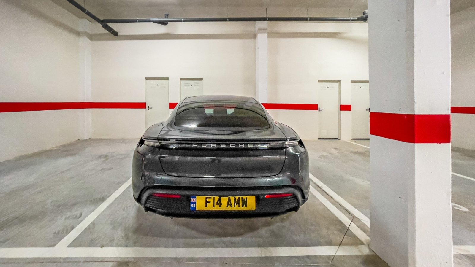 Bungalow bajo de lujo con 3 dormitorios, 2 baños, plaza de garaje y piscina comunitaria en La Finca Golf Resort