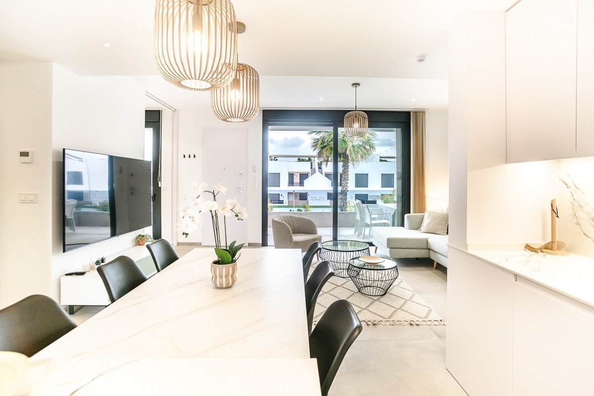 Ático con 3 dormitorios y solárium privado a poca distancia a pie de la playa