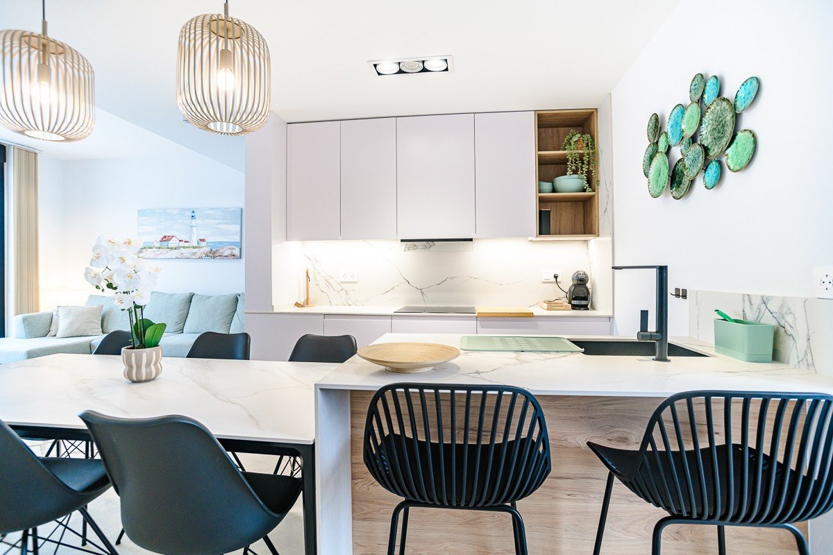 Ático con 3 dormitorios y solárium privado a poca distancia a pie de la playa