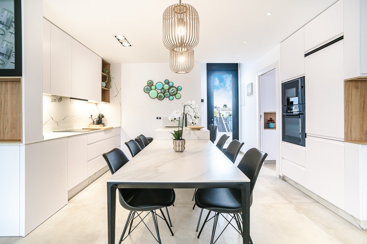 Ático con 3 dormitorios y solárium privado a poca distancia a pie de la playa