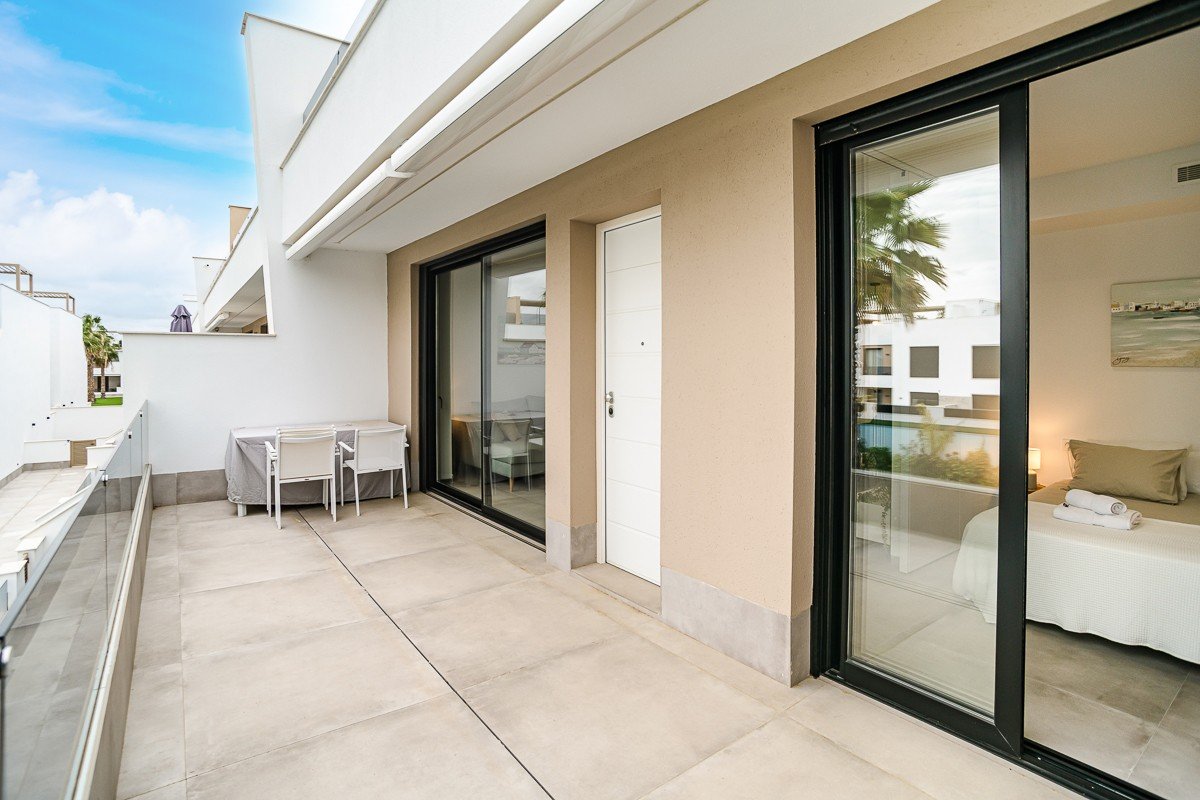 Ático con 3 dormitorios y solárium privado a poca distancia a pie de la playa