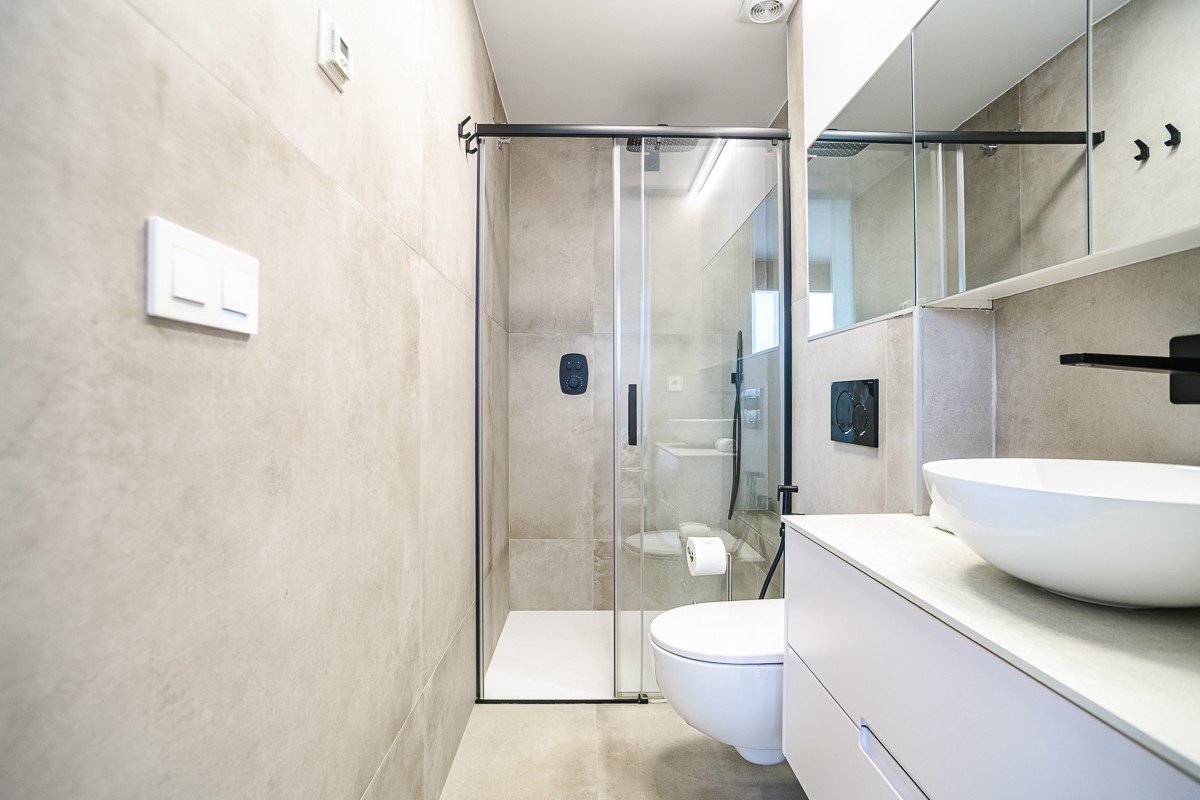 Ático con 3 dormitorios y solárium privado a poca distancia a pie de la playa