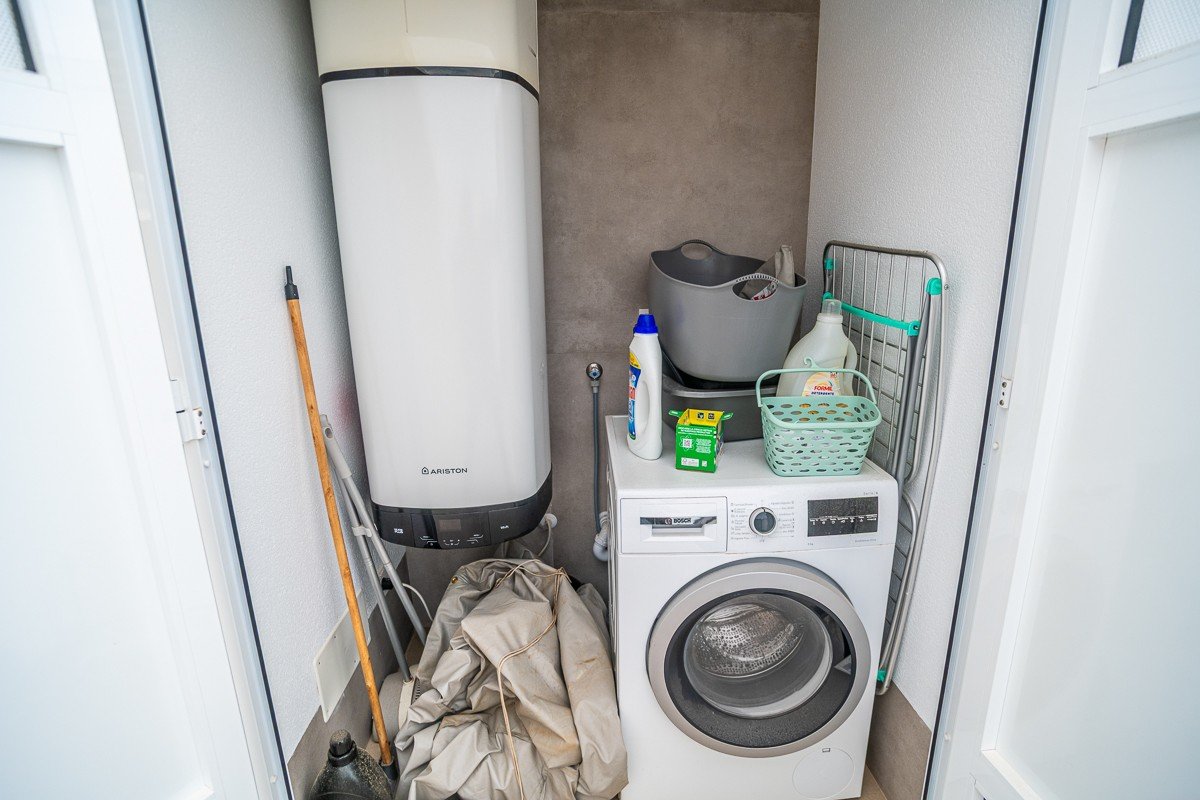 Ático con 3 dormitorios y solárium privado a poca distancia a pie de la playa