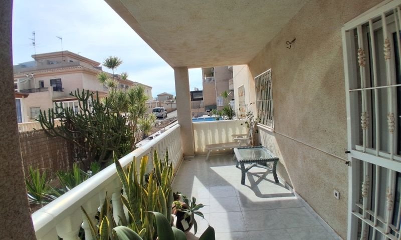 EEspectacular y espacioso apartamento en planta baja con 2 dormitorios, 2 baños y vistas a la piscina