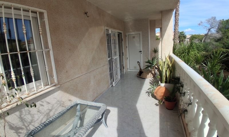 EEspectacular y espacioso apartamento en planta baja con 2 dormitorios, 2 baños y vistas a la piscina