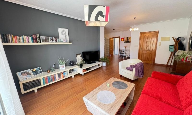 EEspectacular y espacioso apartamento en planta baja con 2 dormitorios, 2 baños y vistas a la piscina