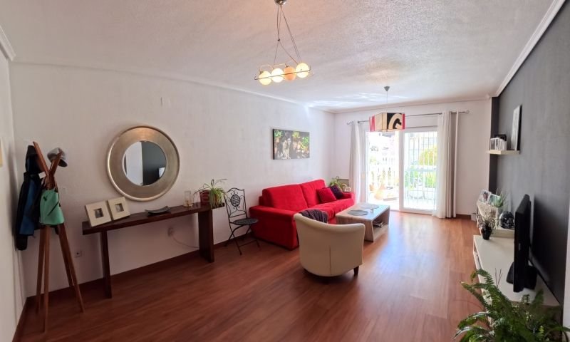 EEspectacular y espacioso apartamento en planta baja con 2 dormitorios, 2 baños y vistas a la piscina