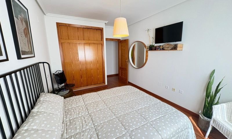 EEspectacular y espacioso apartamento en planta baja con 2 dormitorios, 2 baños y vistas a la piscina