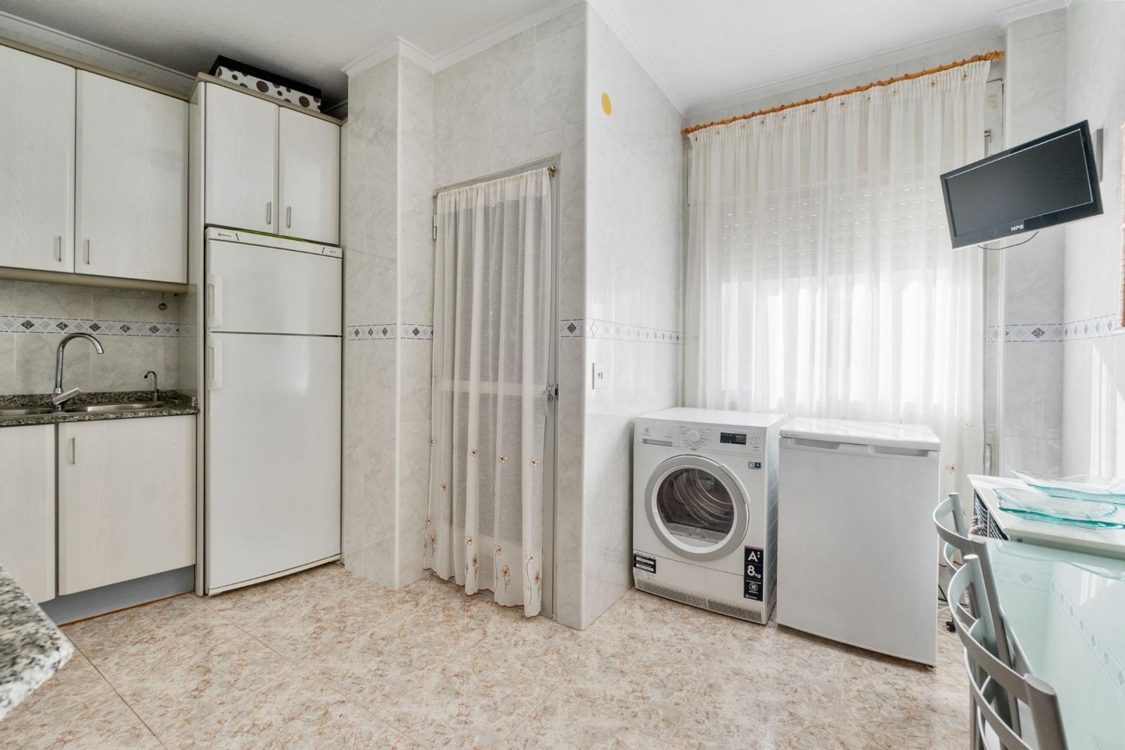 Piso de 3 dormitorios con garaje y trastero a 400 metros de la playa