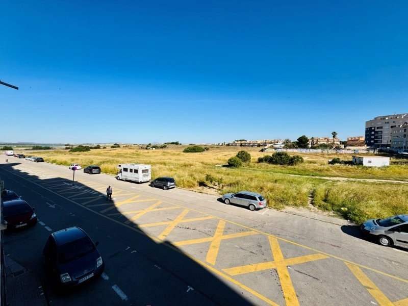 Apartamento de 2 dormitorios y 1 baño a solo 200 m de la playa