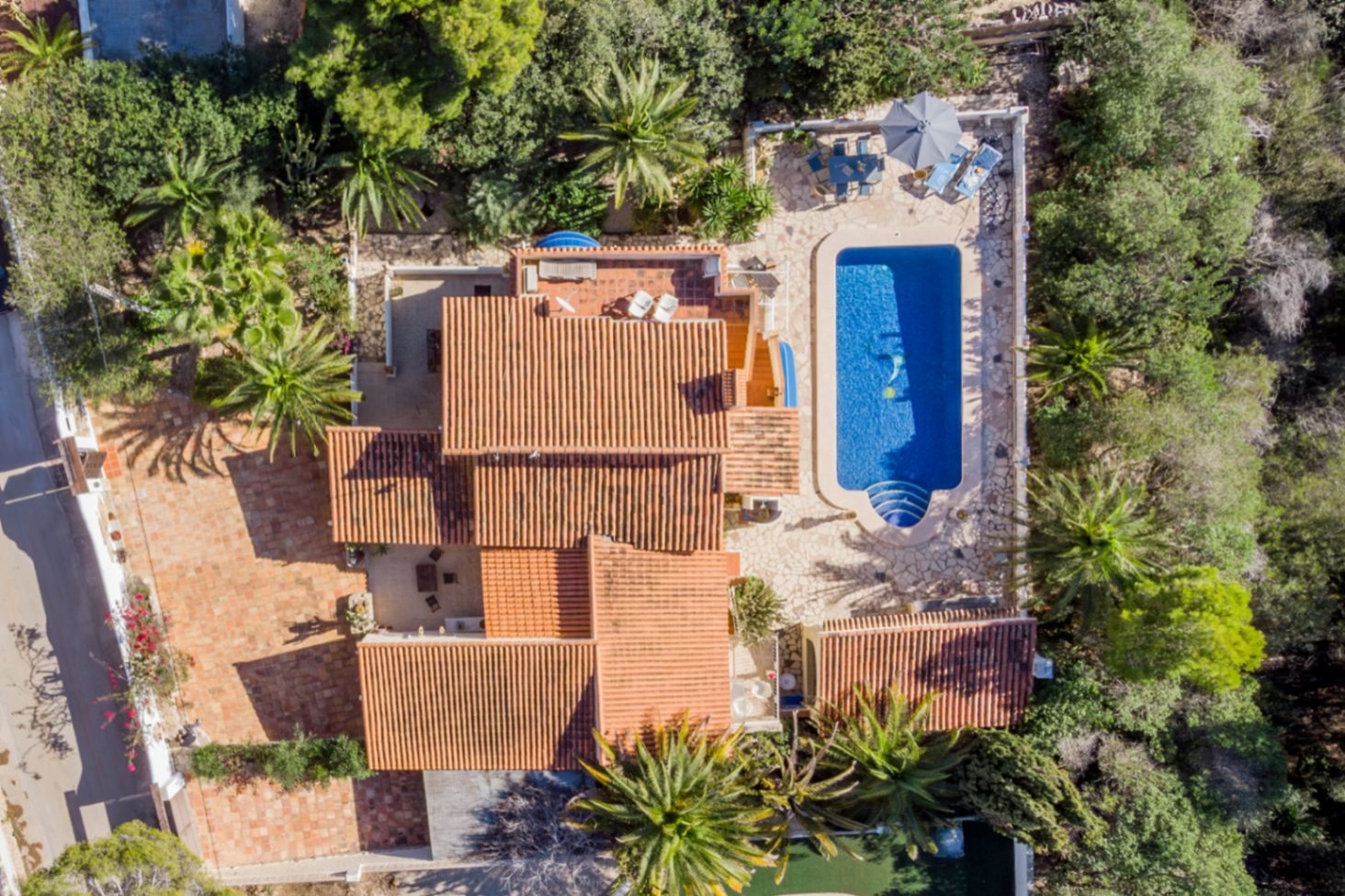 Villa con 4 dormitorios, apartamento independiente para invitados y gran piscina privada
