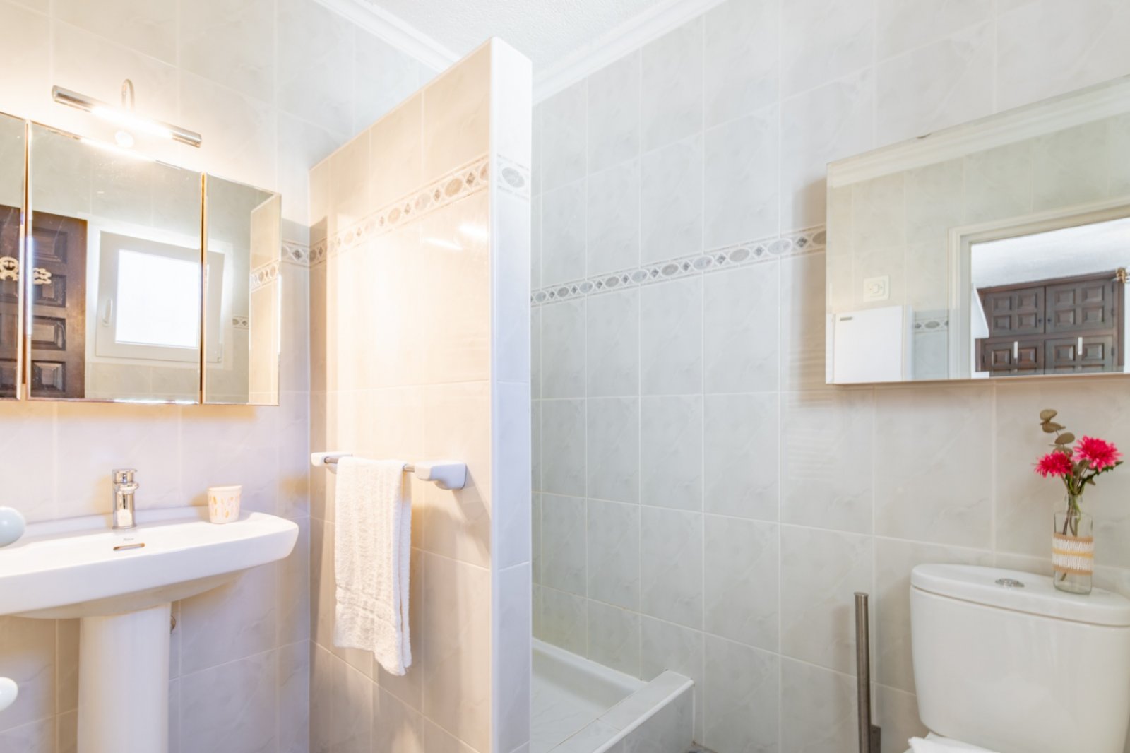 Villa con 4 dormitorios, apartamento independiente para invitados y gran piscina privada