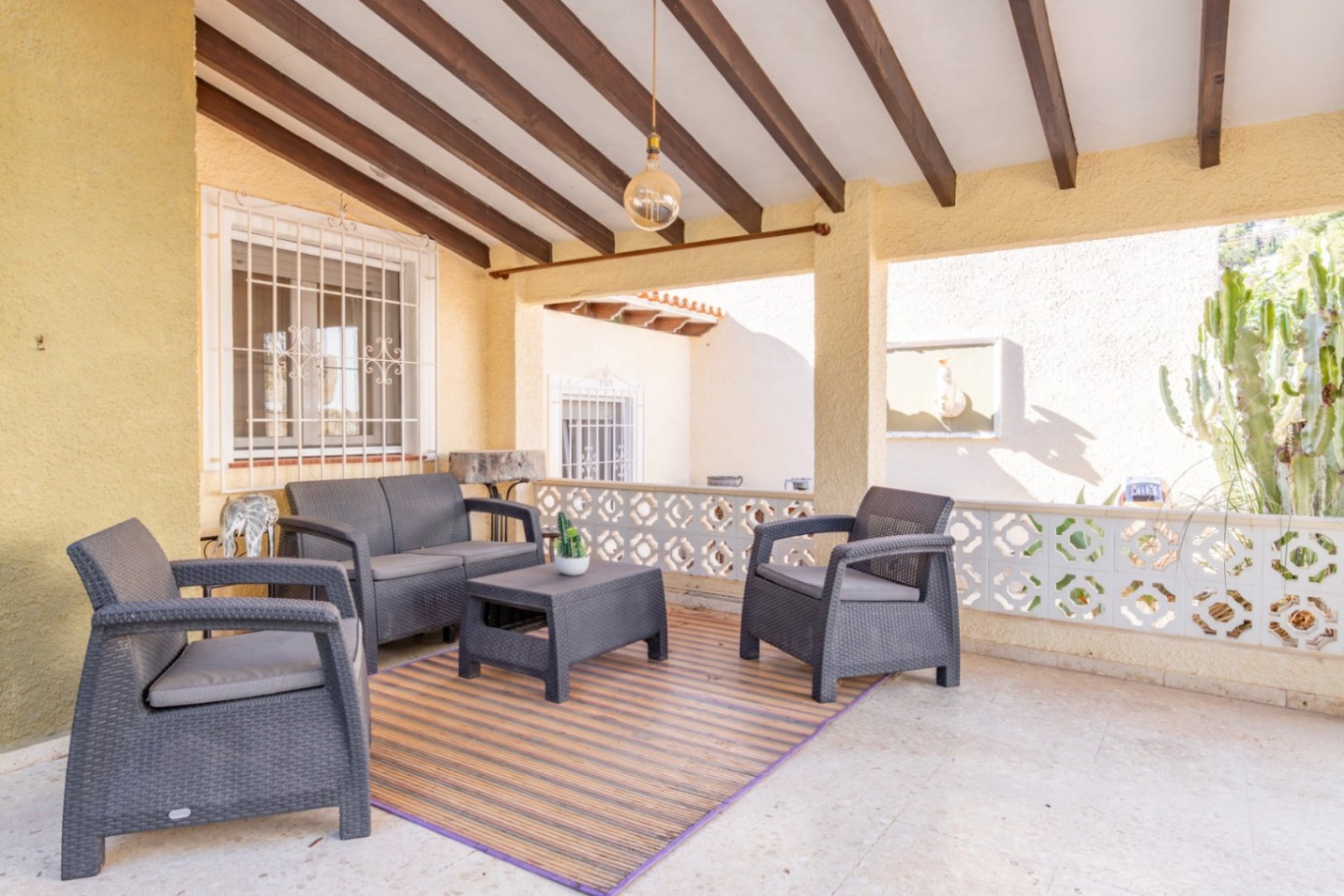 Villa con 4 dormitorios, apartamento independiente para invitados y gran piscina privada