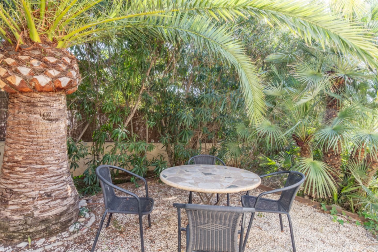 Villa con 4 dormitorios, apartamento independiente para invitados y gran piscina privada