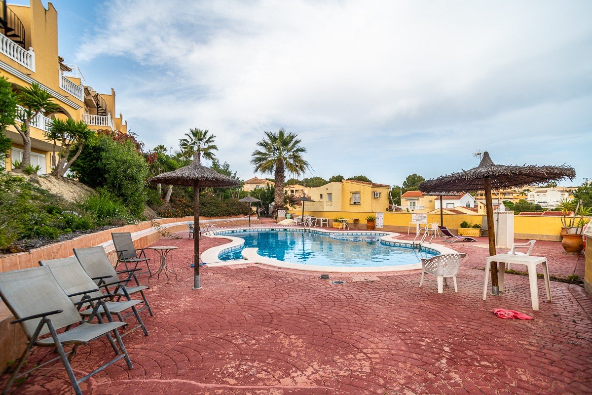 Preciosa villa independiente con casa de huéspedes y vistas al mar