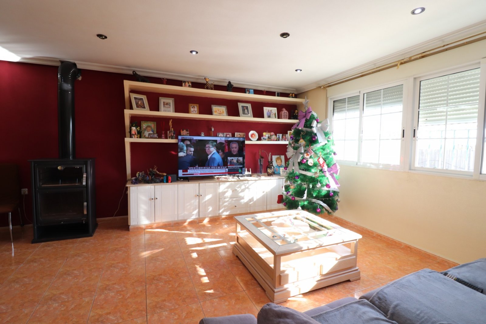 Villa con 3 dormitorios, 1 baño, 1 aseo de invitados, garaje y piscina privada