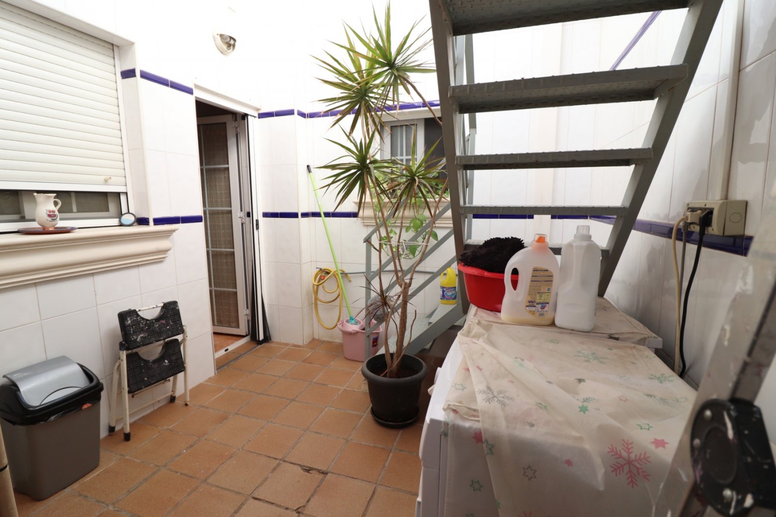 Villa con 3 dormitorios, 1 baño, 1 aseo de invitados, garaje y piscina privada