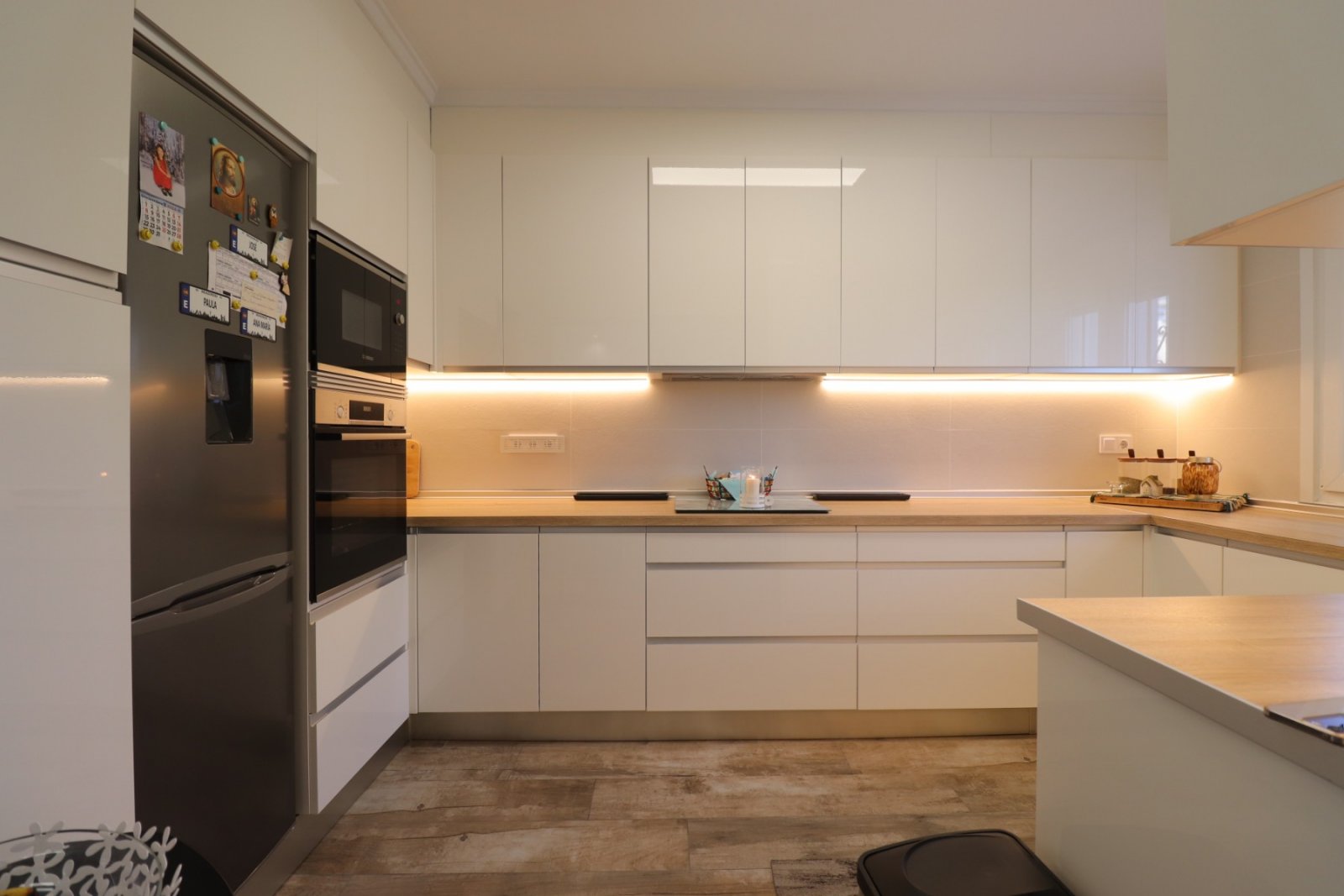 Villa con 4 dormitorios, 3 baños, apartamento de invitados y piscina privada en Las Filipinas