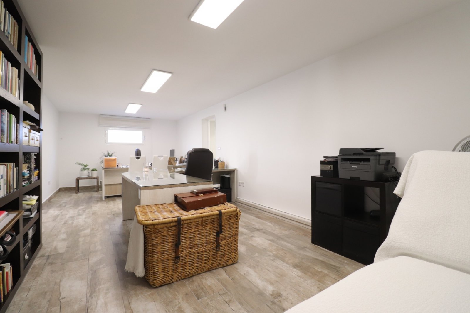 Villa con 4 dormitorios, 3 baños, apartamento de invitados y piscina privada en Las Filipinas