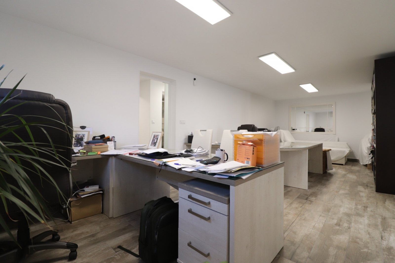 Villa con 4 dormitorios, 3 baños, apartamento de invitados y piscina privada en Las Filipinas