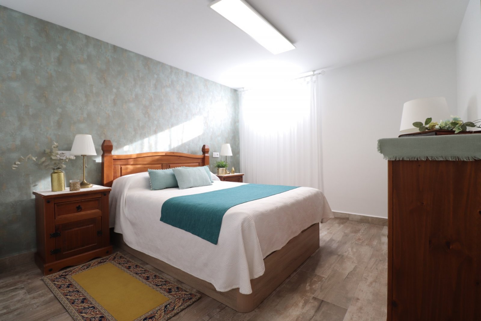 Villa con 4 dormitorios, 3 baños, apartamento de invitados y piscina privada en Las Filipinas