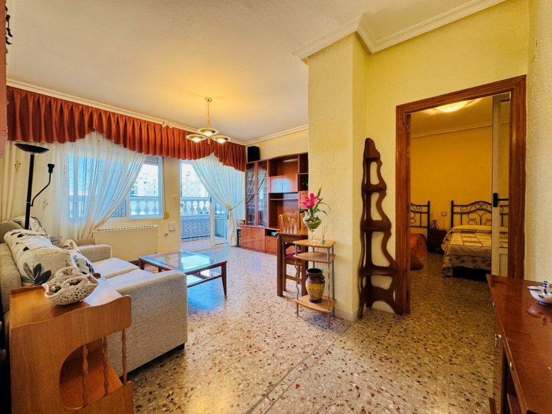 Apartamento de 2 dormitorios y 1 baño a solo 200 m de la playa